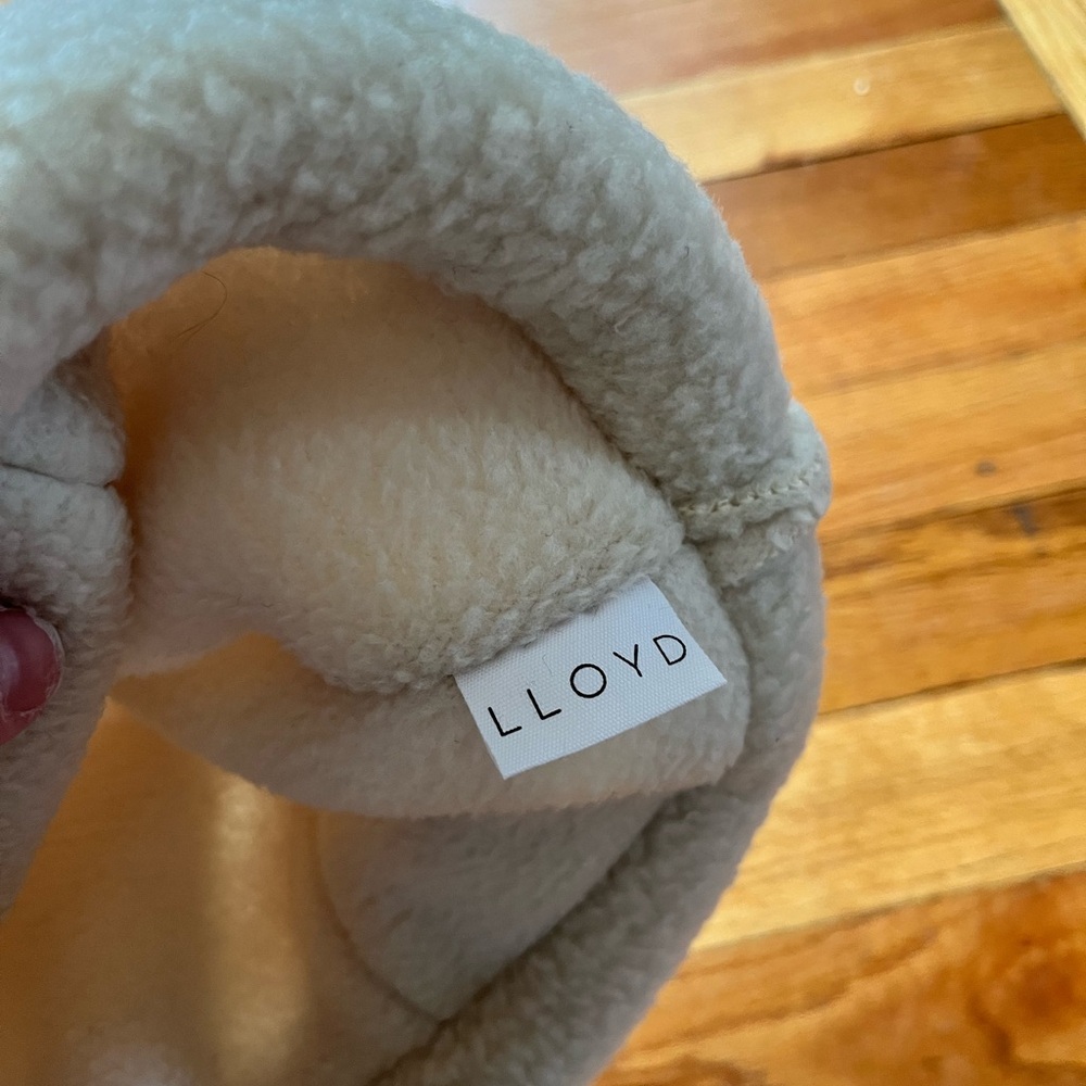 Women's Cream Sherpa Hat - Picture 3 of 5